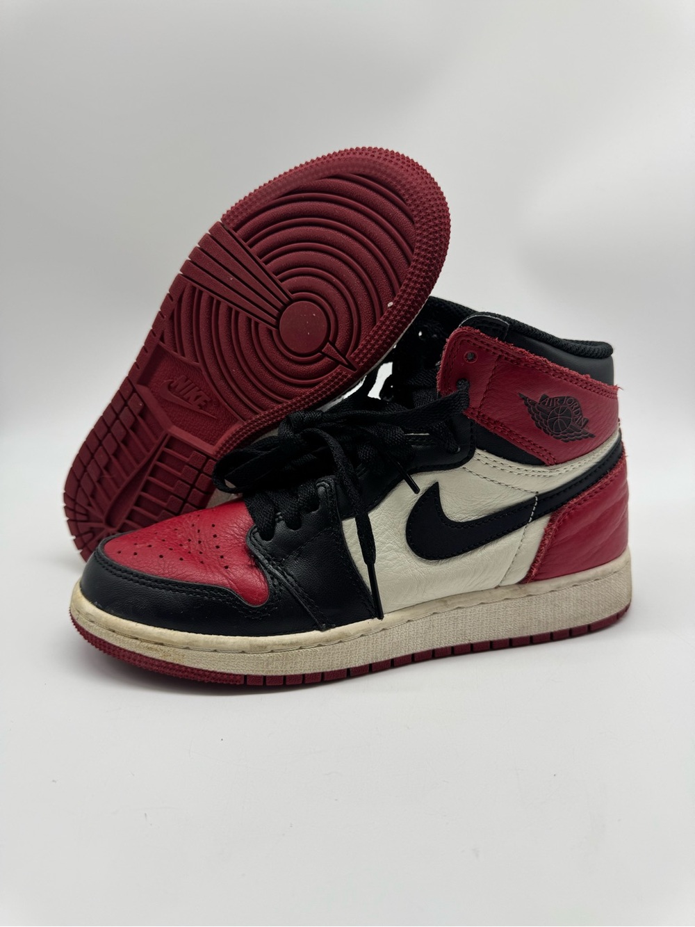 Nike Air Jordan 1 Retro High OG BG 'Bred' 2017 575441-610 Youth Size 4 (4Y)